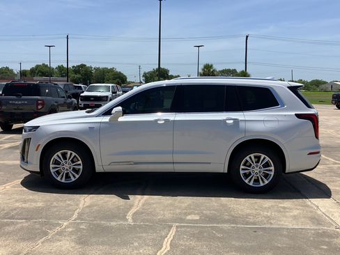 Used 2023 Cadillac XT6 Luxury w/ LPO, Floor Liner Package FWD image 4