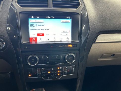 Used 2018 Ford Explorer XLT w/ Equipment Group 202A image 9
