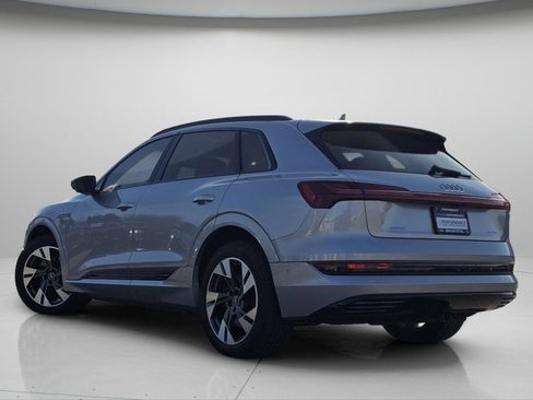 Used 2021 Audi e-tron Premium w/ Convenience Plus Package image 21
