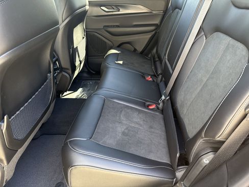 New 2025 Jeep Grand Cherokee Altitude image 20