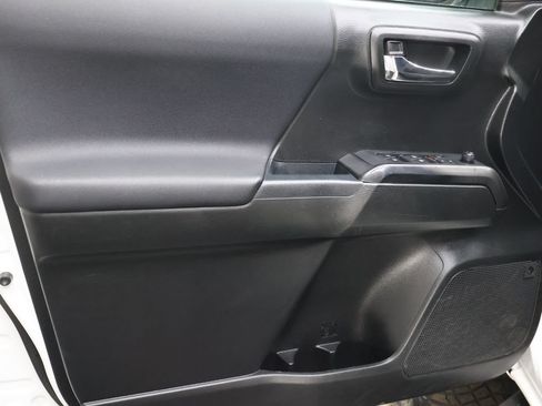 Used 2019 Toyota Tacoma TRD Sport AWD/4WD image 15