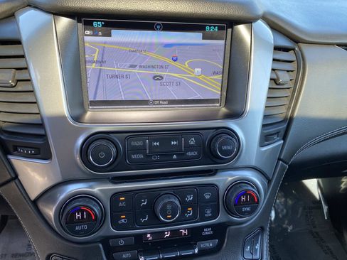 Used 2020 Chevrolet Suburban LT w/ Luxury Package AWD/4WD image 14