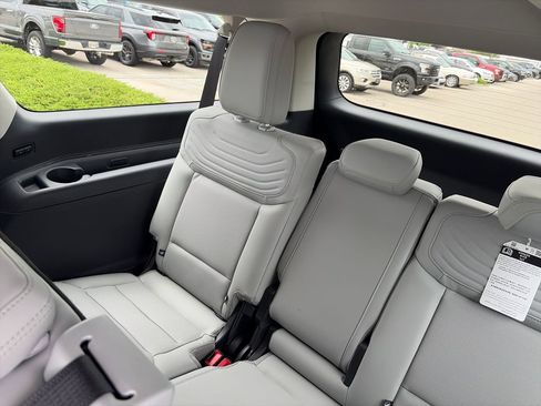 Used 2025 Ford Expedition Max Platinum w/ Platinum Ultimate Package AWD/4WD image 33