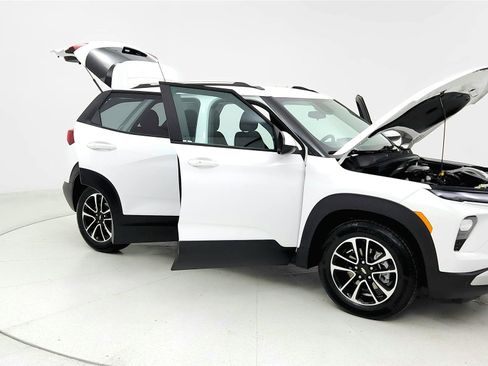 Used 2025 Chevrolet TrailBlazer LT image 12