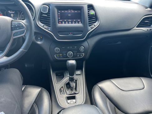 Used 2019 Jeep Cherokee Latitude Plus image 13