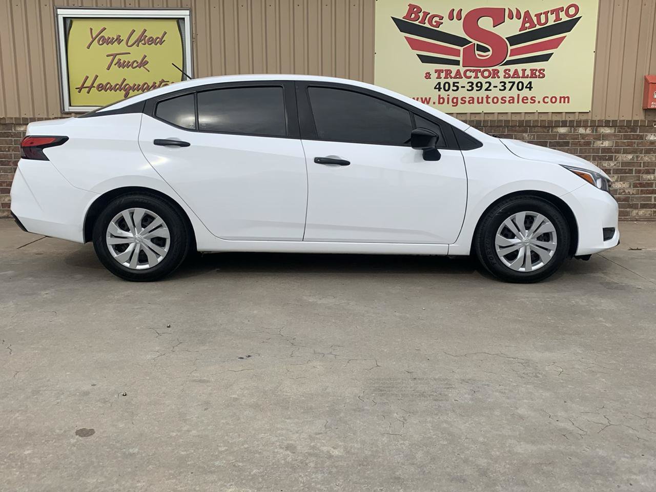 Used 2023 Nissan Versa S FWD image 6