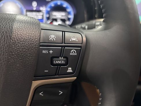 Used 2025 Toyota Crown Signia image 17