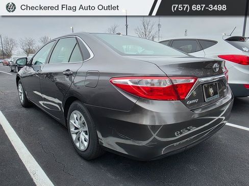 Used 2016 Toyota Camry LE image 4