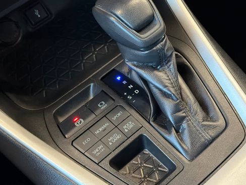 Used 2021 Toyota RAV4 XLE image 23