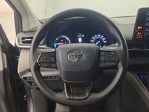 Used 2024 Toyota Sienna LE AWD/4WD image 36