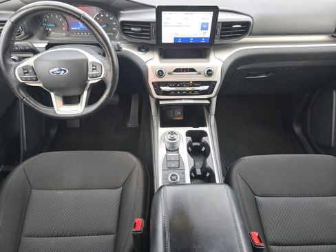 Used 2022 Ford Explorer XLT image 10