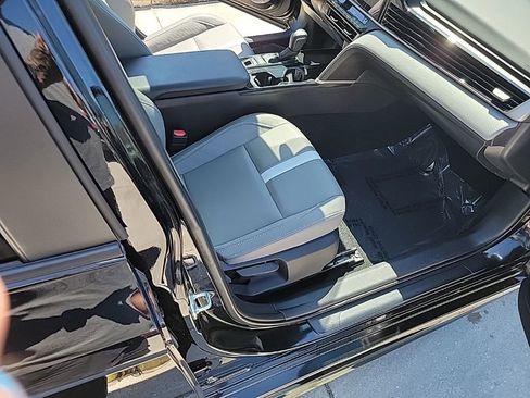 Used 2025 Toyota Camry SE w/ Multimedia Upgrade Package image 14