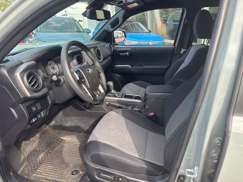 Used 2022 Toyota Tacoma TRD Off-Road AWD/4WD image 9