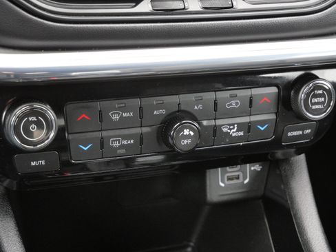 Used 2022 Jeep Compass Limited AWD/4WD image 25