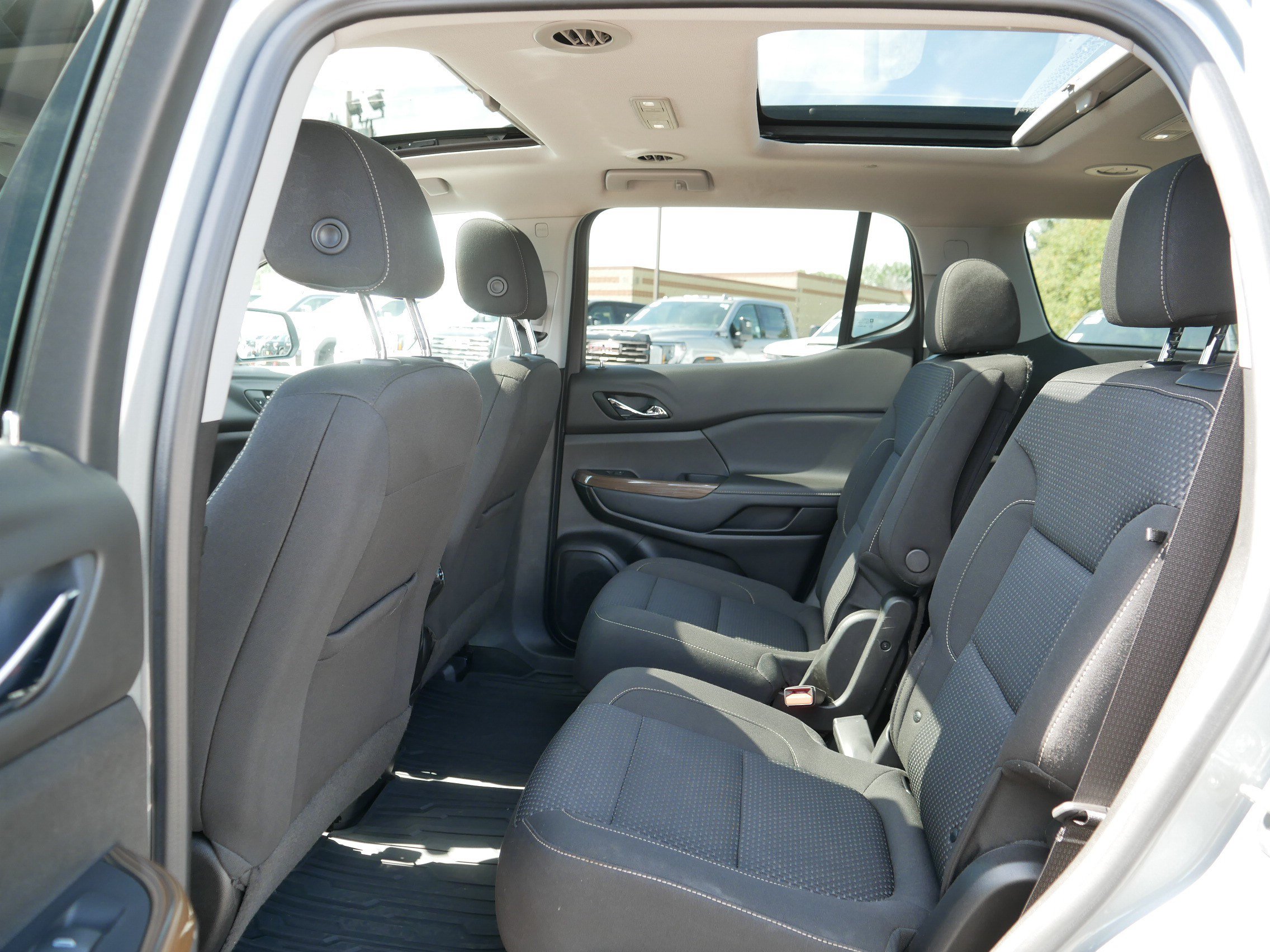 Used 2023 GMC Acadia SLE w/ Driver Convenience Package AWD/4WD image 35