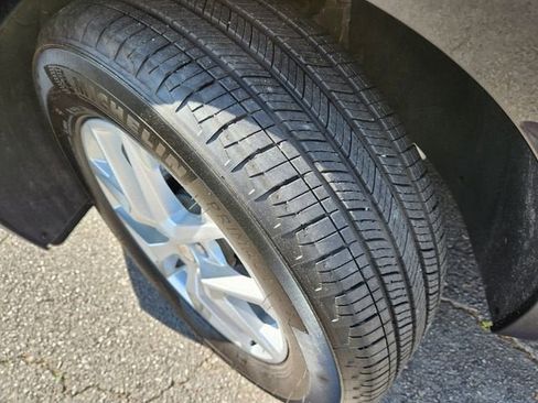 Used 2024 Chevrolet Equinox LT FWD image 22