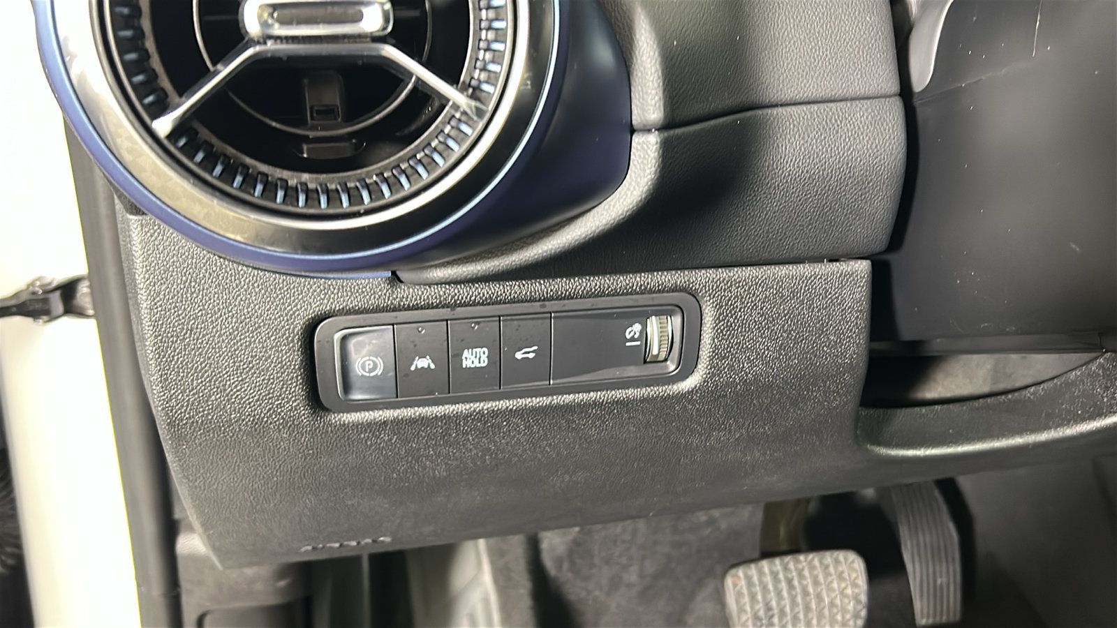 Used 2024 Chevrolet Equinox EV LT FWD image 23