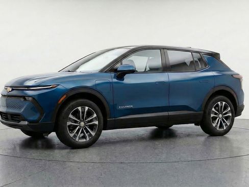 Used 2025 Chevrolet Equinox LT image 3