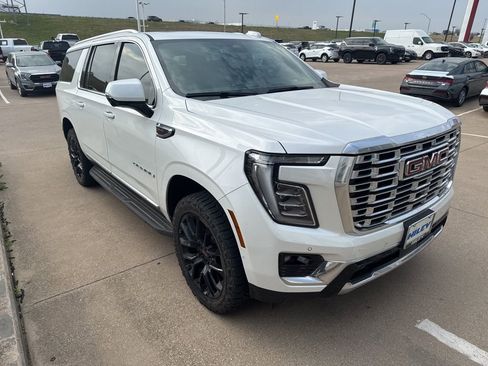 Used 2025 GMC Yukon XL Denali w/ Advanced Technology Package image 6