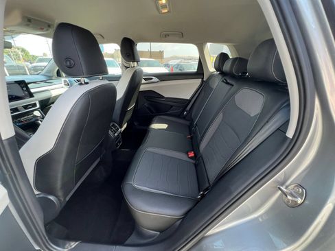 Used 2025 Volkswagen Taos SE FWD image 27