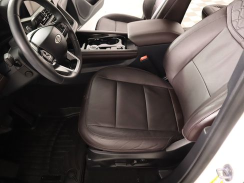 Used 2025 Ford Explorer Platinum w/ Ultimate Package image 11