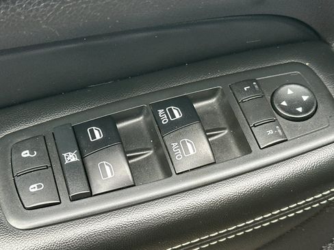 Used 2017 Jeep Grand Cherokee Limited w/ Luxury Group II AWD/4WD image 13