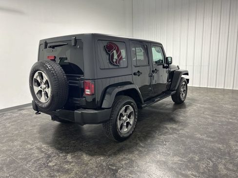Used 2018 Jeep Wrangler Unlimited Sahara AWD/4WD image 4