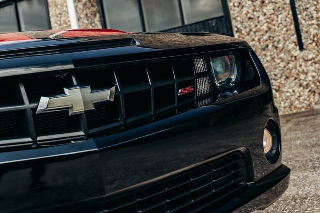Used 2010 Chevrolet Camaro SS w/ LPO, Ground Effects Package RWD image 26