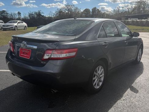 Used 2010 Toyota Camry XLE image 5