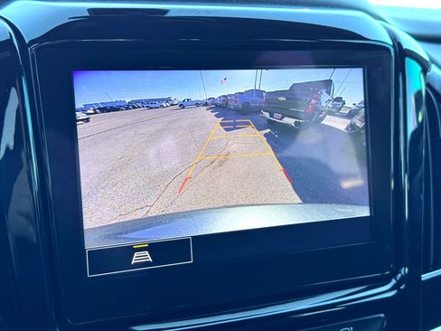 Used 2023 Chevrolet Traverse LT image 29