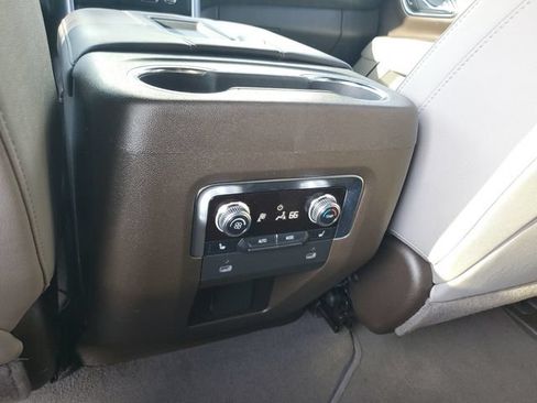 Used 2024 GMC Yukon SLT w/ SLT Luxury Package RWD image 15