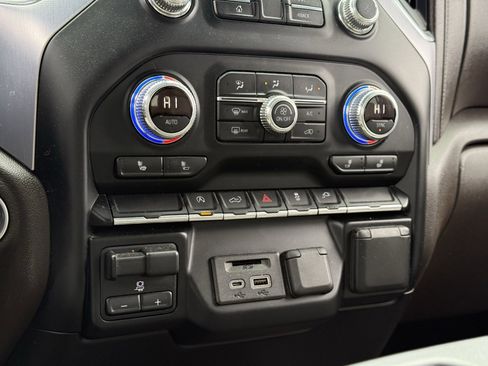 Used 2019 GMC Sierra 1500 SLE w/ SLE Value Package image 24