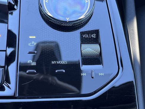 Used 2025 BMW i5 eDrive40i image 8