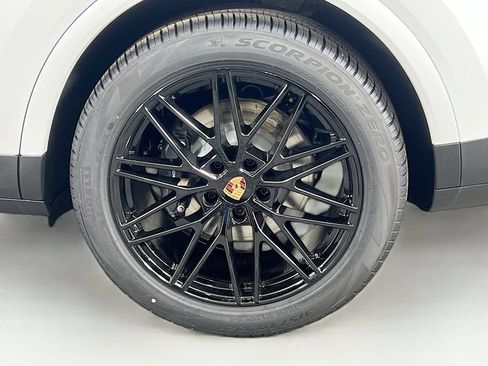 New 2026 Porsche Cayenne AWD/4WD image 33