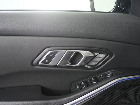 Used 2022 BMW 330i Sedan w/ Premium Package image 8