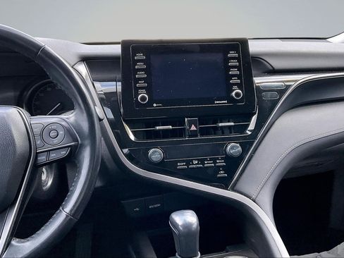 Used 2021 Toyota Camry SE image 6