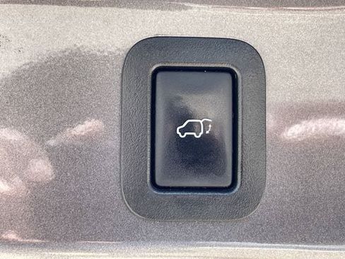 Used 2018 Toyota Highlander XLE FWD image 30