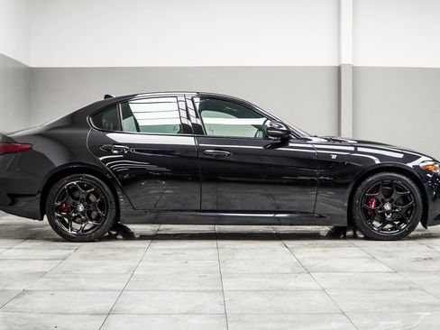 Used 2022 Alfa Romeo Giulia Ti image 7