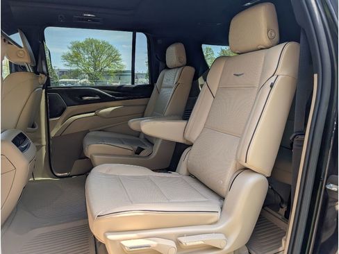 Used 2021 Cadillac Escalade ESV Premium Luxury AWD/4WD image 14