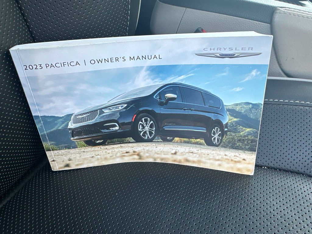 Used 2023 Chrysler Pacifica Limited w/ Uconnect Theater Family Group FWD image 41