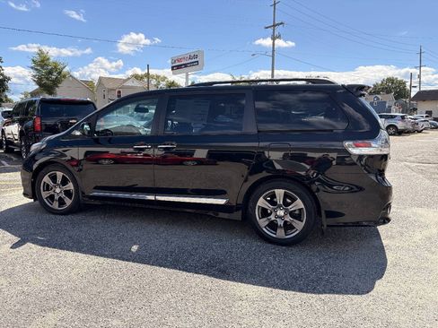 Used 2017 Toyota Sienna SE Premium FWD image 14