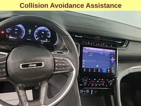 Used 2023 Jeep Grand Cherokee Limited w/ Luxury Tech Group II AWD/4WD image 8