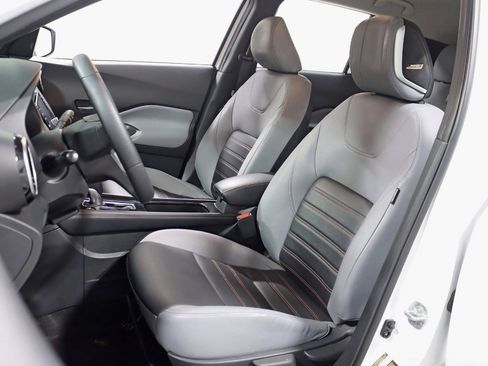 Used 2023 Nissan Kicks SR w/ SR Premium Package FWD image 24