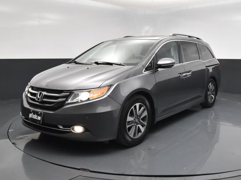 Used 2016 Honda Odyssey Touring Elite image 2