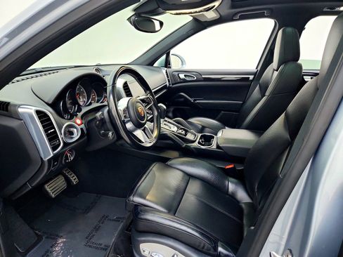 Used 2018 Porsche Cayenne S image 11