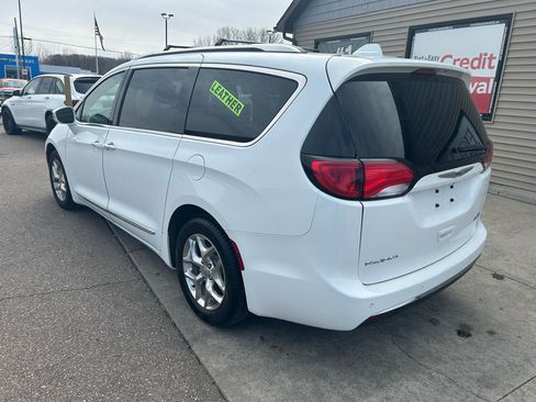 Used 2019 Chrysler Pacifica Limited image 7