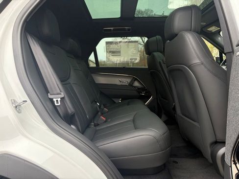 New 2025 Land Rover Range Rover Sport Dynamic SE AWD/4WD image 17