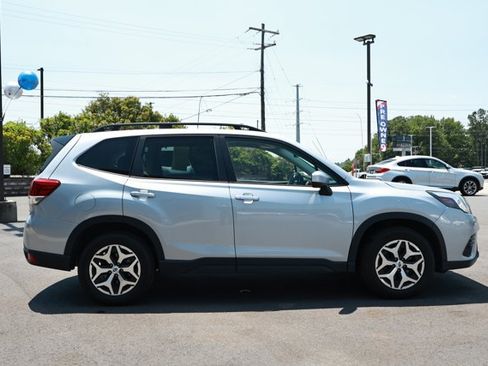 Used 2024 Subaru Forester Premium AWD/4WD image 3