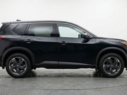 Used 2025 Nissan Rogue SV image 11