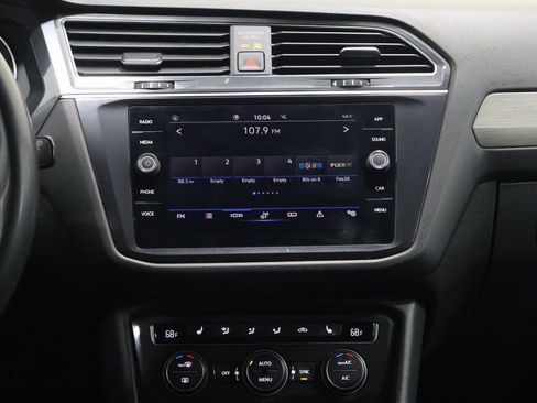 Used 2021 Volkswagen Tiguan SE image 19